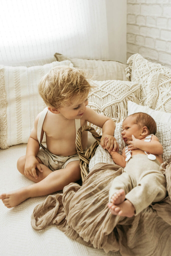 Newborn Baby Geschwister Shooting Bildgefühle Odenwald Newborn Baby Geschwister Shooting Bildgefühle Odenwald